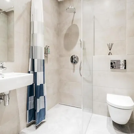 Queens Palace Apartman *